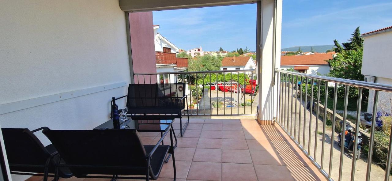 Apartment Lana Krk Town Exterior photo